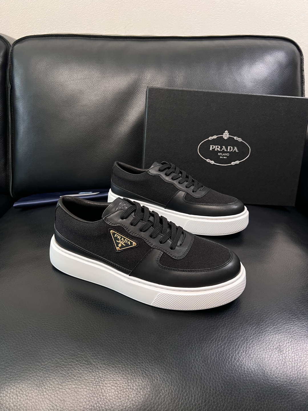 Prada  顶级工艺品，普拉达 专柜同步，原厂配置意大利进口牛皮拼布面料，进口牛皮内里垫，透气舒适，鞋