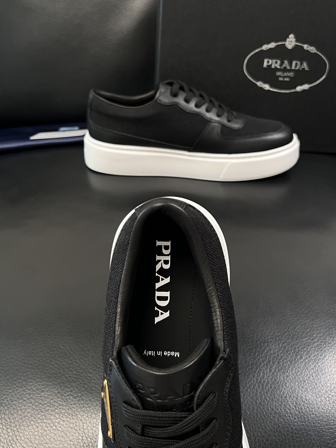Prada  顶级工艺品，普拉达 专柜同步，原厂配置意大利进口牛皮拼布面料，进口牛皮内里垫，透气舒适，鞋