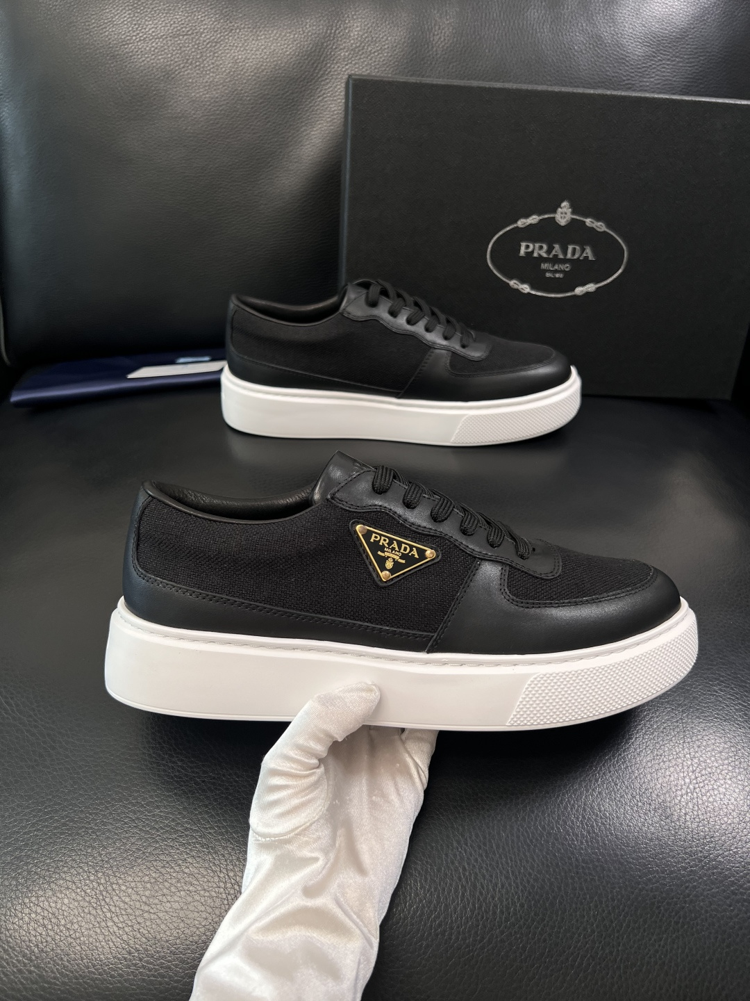 Prada  顶级工艺品，普拉达 专柜同步，原厂配置意大利进口牛皮拼布面料，进口牛皮内里垫，透气舒适，鞋