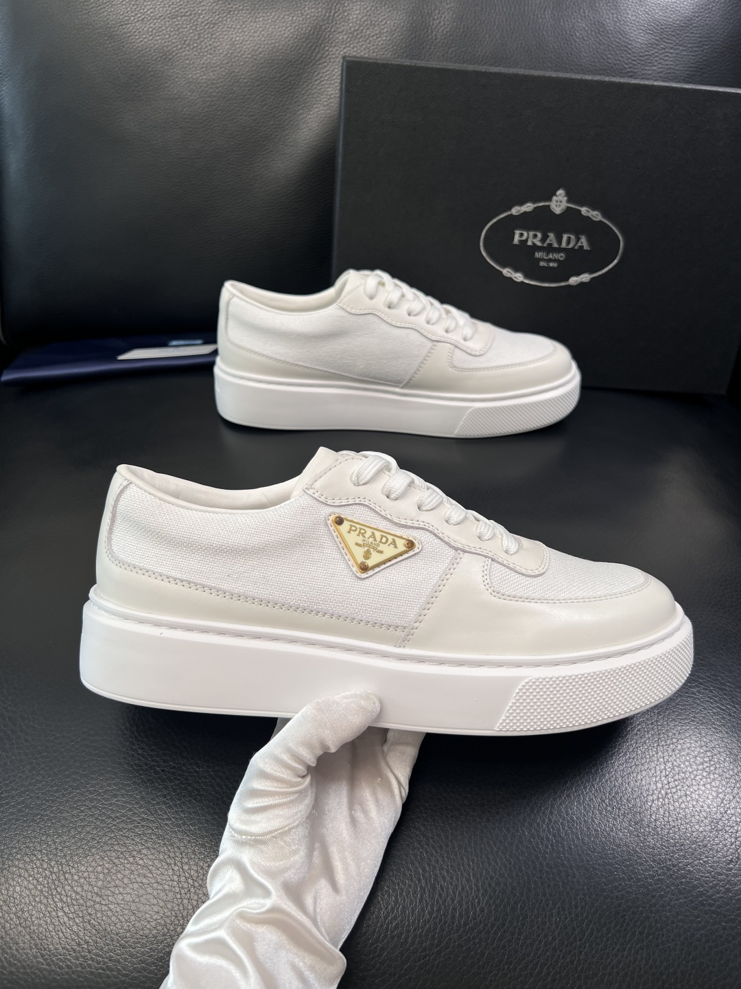 Prada  顶级工艺品，普拉达 专柜同步，原厂配置意大利进口牛皮拼布面料，进口牛皮内里垫，透气舒适，鞋