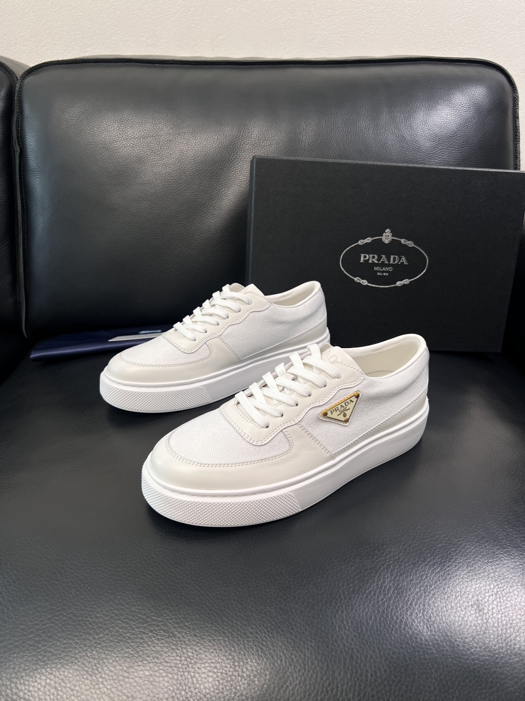 Prada  顶级工艺品，普拉达 专柜同步，原厂配置意大利进口牛皮拼布面料，进口牛皮内里垫，透气舒适，鞋