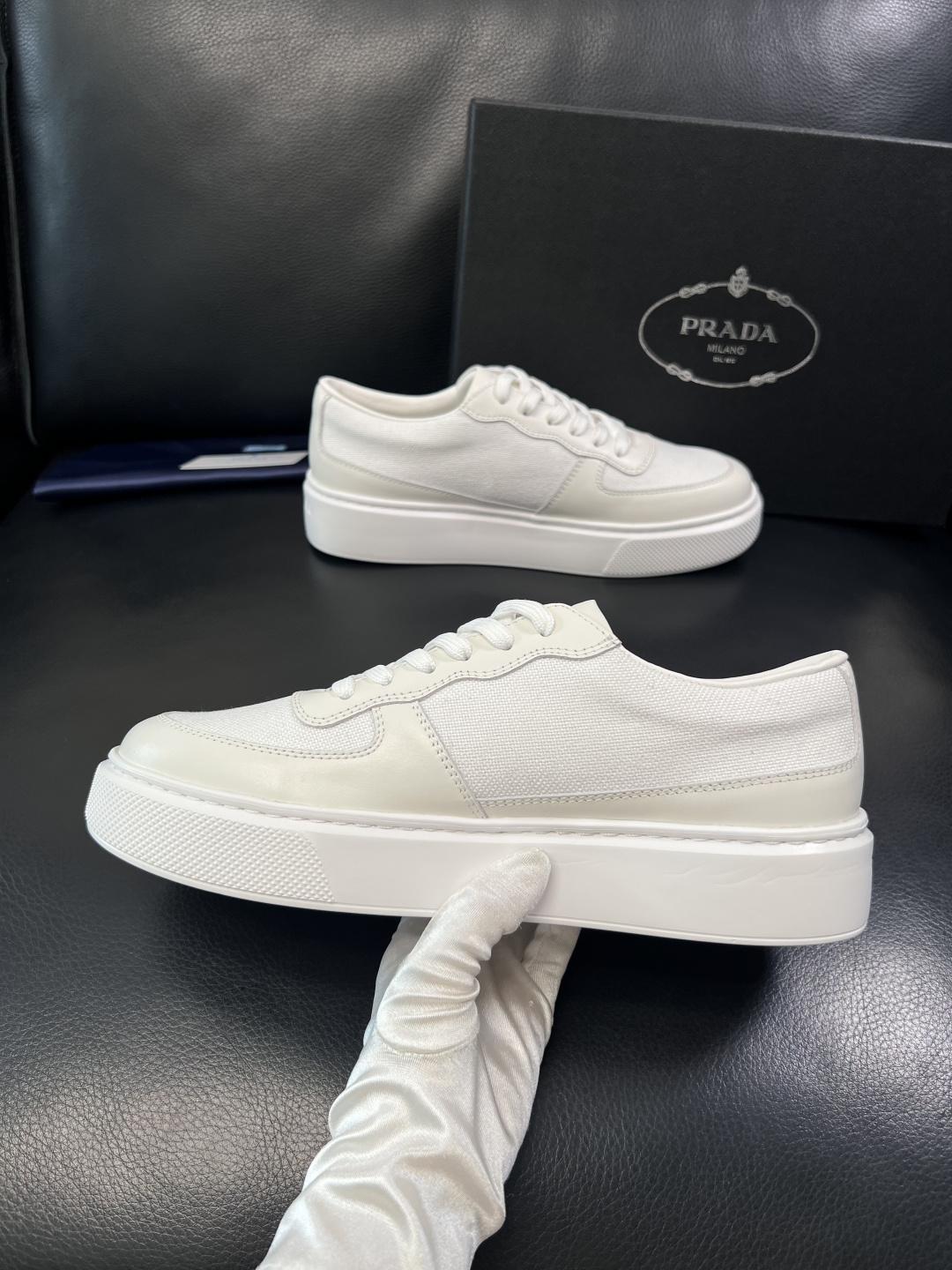 Prada  顶级工艺品，普拉达 专柜同步，原厂配置意大利进口牛皮拼布面料，进口牛皮内里垫，透气舒适，鞋