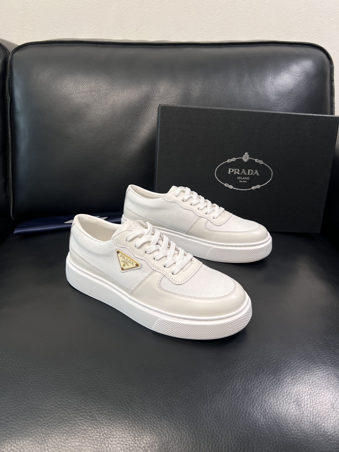 Prada  顶级工艺品，普拉达 专柜同步，原厂配置意大利进口牛皮拼布面料，进口牛皮内里垫，透气舒适，鞋