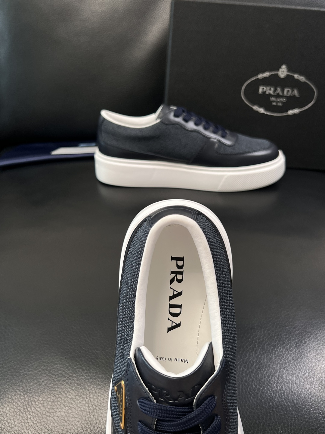 Prada  顶级工艺品，普拉达 专柜同步，原厂配置意大利进口牛皮拼布面料，进口牛皮内里垫，透气舒适，鞋