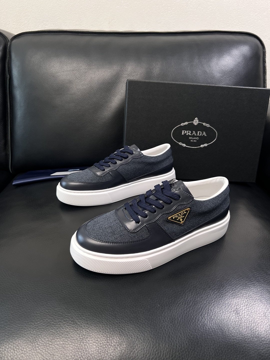 Prada  顶级工艺品，普拉达 专柜同步，原厂配置意大利进口牛皮拼布面料，进口牛皮内里垫，透气舒适，鞋