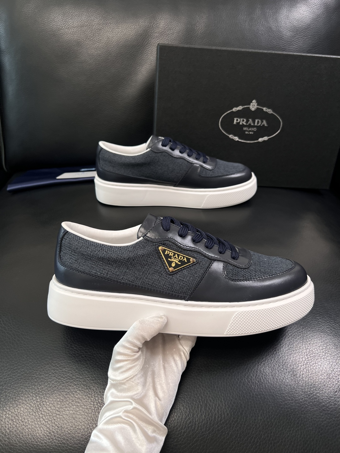 Prada  顶级工艺品，普拉达 专柜同步，原厂配置意大利进口牛皮拼布面料，进口牛皮内里垫，透气舒适，鞋