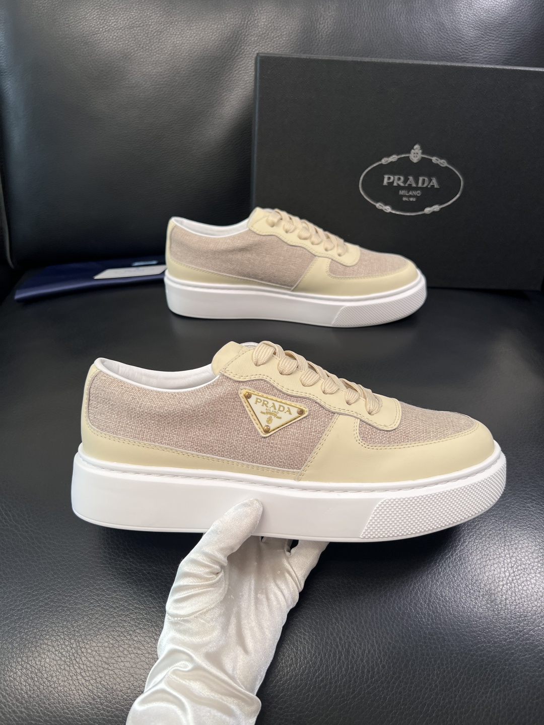 Prada  顶级工艺品，普拉达 专柜同步，原厂配置意大利进口牛皮拼布面料，进口牛皮内里垫，透气舒适，鞋