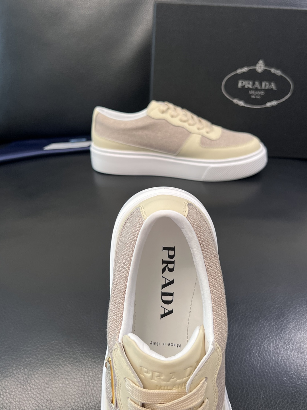 Prada  顶级工艺品，普拉达 专柜同步，原厂配置意大利进口牛皮拼布面料，进口牛皮内里垫，透气舒适，鞋