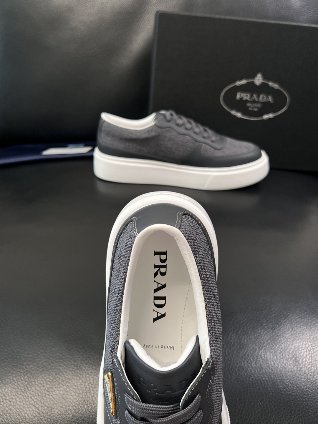 Prada  顶级工艺品，普拉达 专柜同步，原厂配置意大利进口牛皮拼布面料，进口牛皮内里垫，透气舒适，鞋
