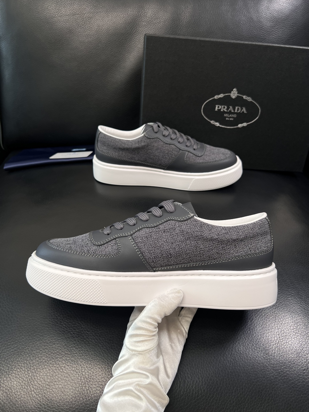 Prada  顶级工艺品，普拉达 专柜同步，原厂配置意大利进口牛皮拼布面料，进口牛皮内里垫，透气舒适，鞋