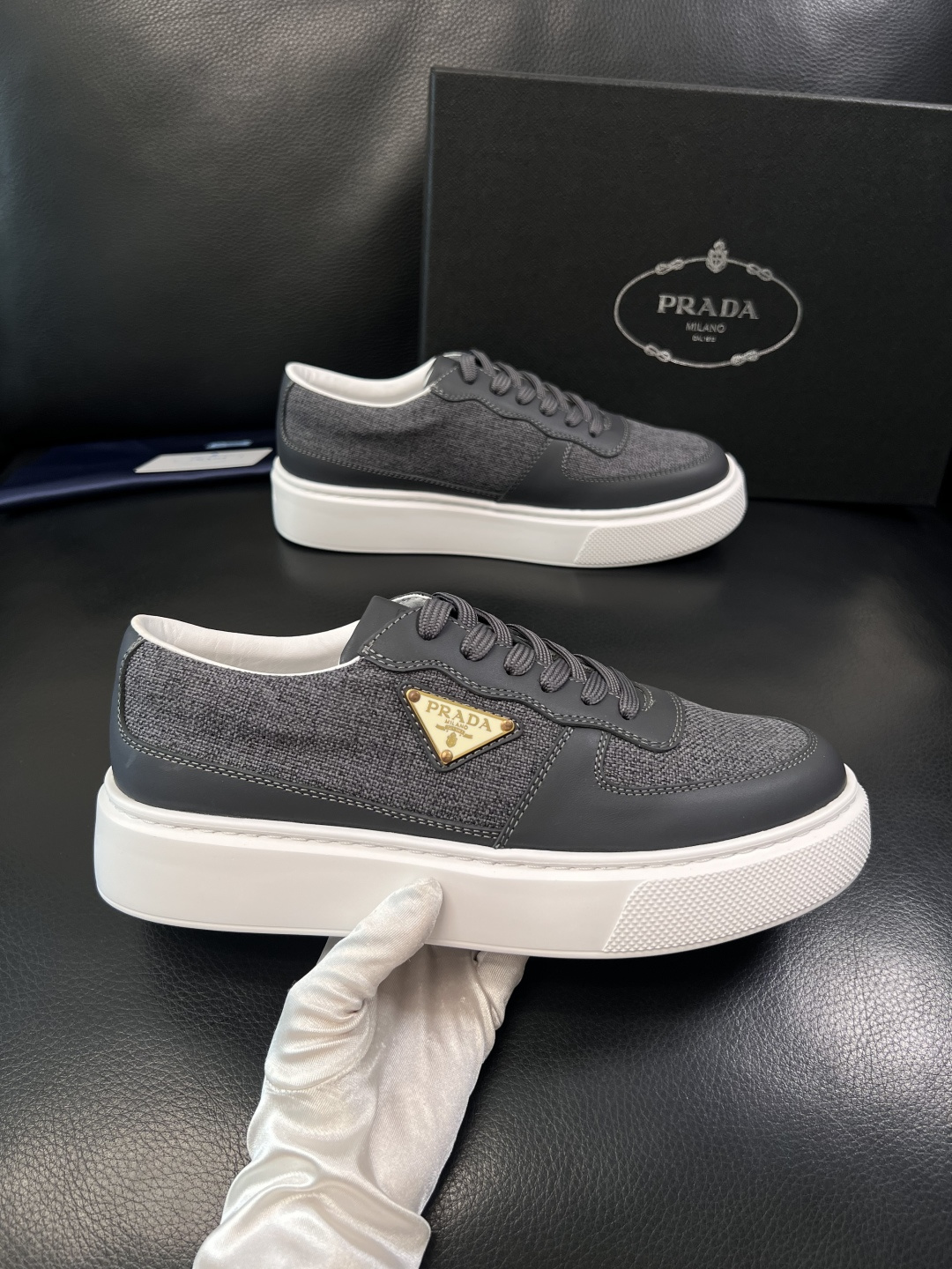 Prada  顶级工艺品，普拉达 专柜同步，原厂配置意大利进口牛皮拼布面料，进口牛皮内里垫，透气舒适，鞋