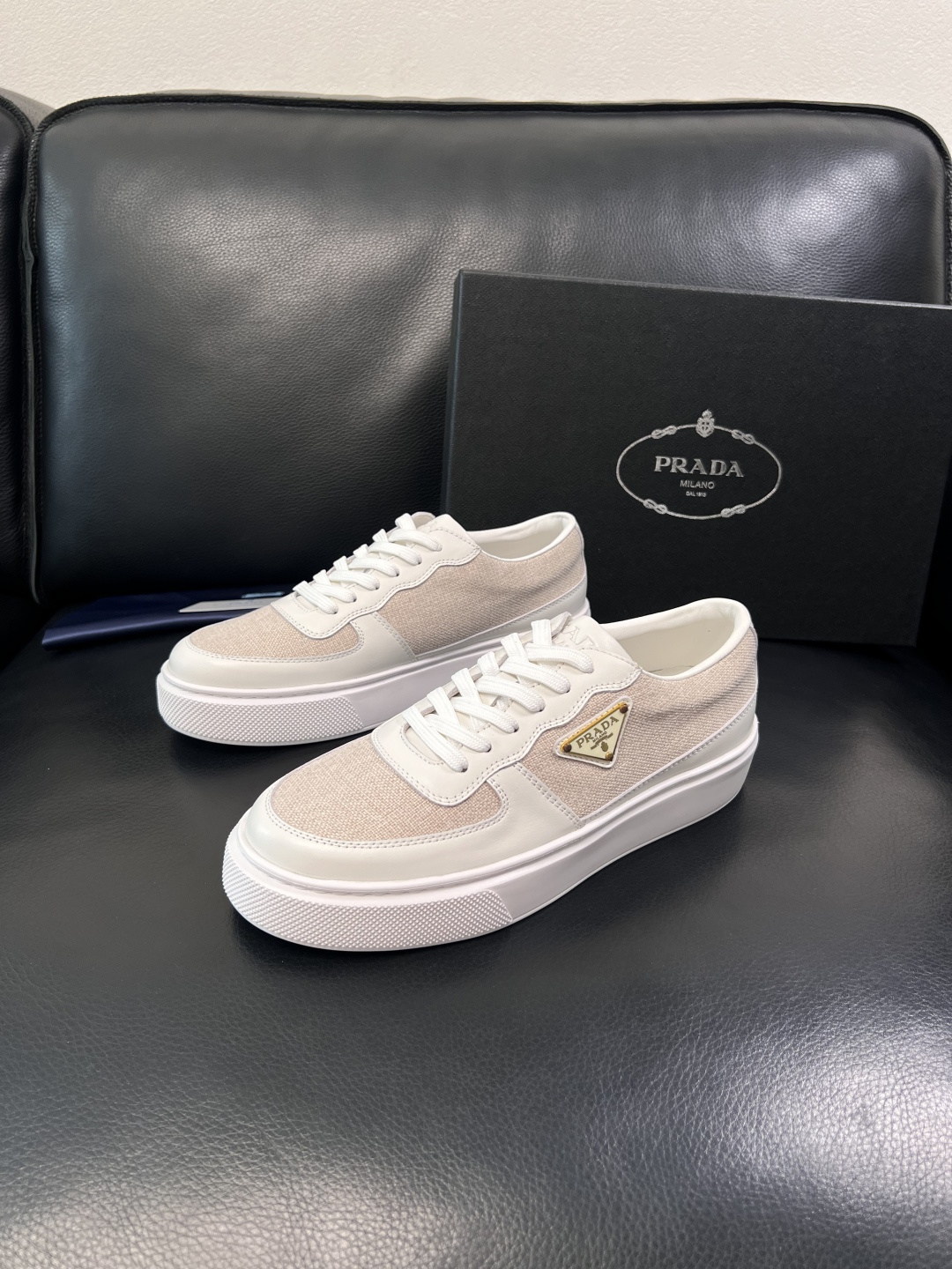 Prada  顶级工艺品，普拉达 专柜同步，原厂配置意大利进口牛皮拼布面料，进口牛皮内里垫，透气舒适，鞋
