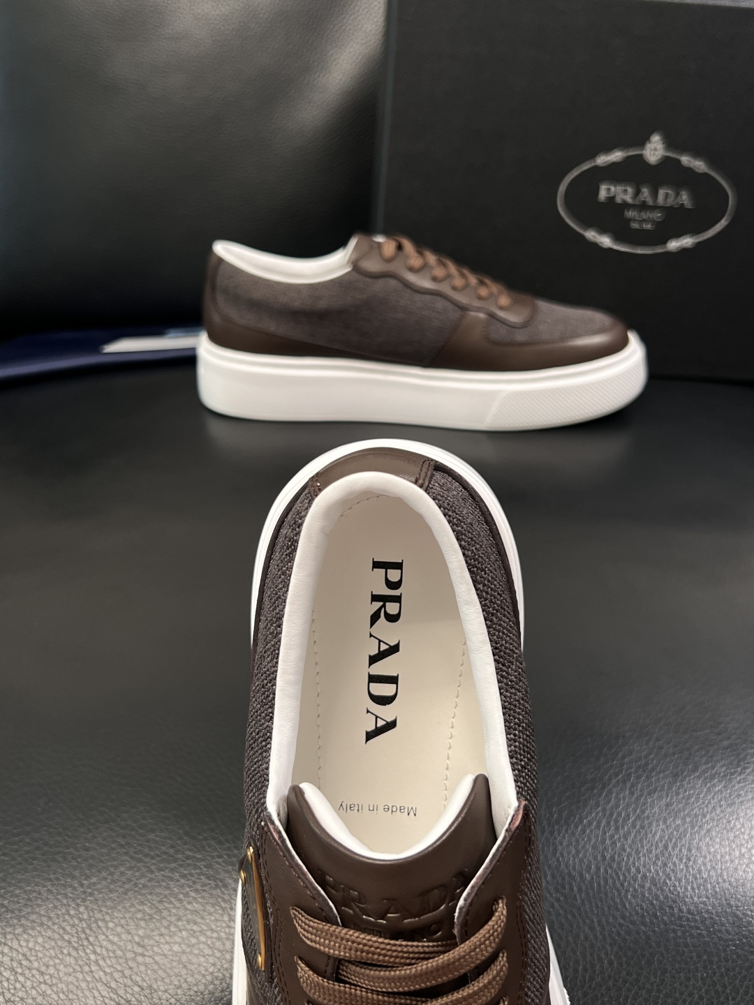Prada  顶级工艺品，普拉达 专柜同步，原厂配置意大利进口牛皮拼布面料，进口牛皮内里垫，透气舒适，鞋