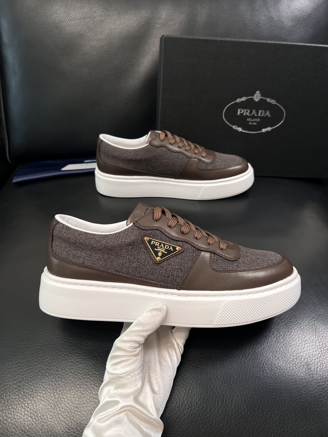 Prada  顶级工艺品，普拉达 专柜同步，原厂配置意大利进口牛皮拼布面料，进口牛皮内里垫，透气舒适，鞋