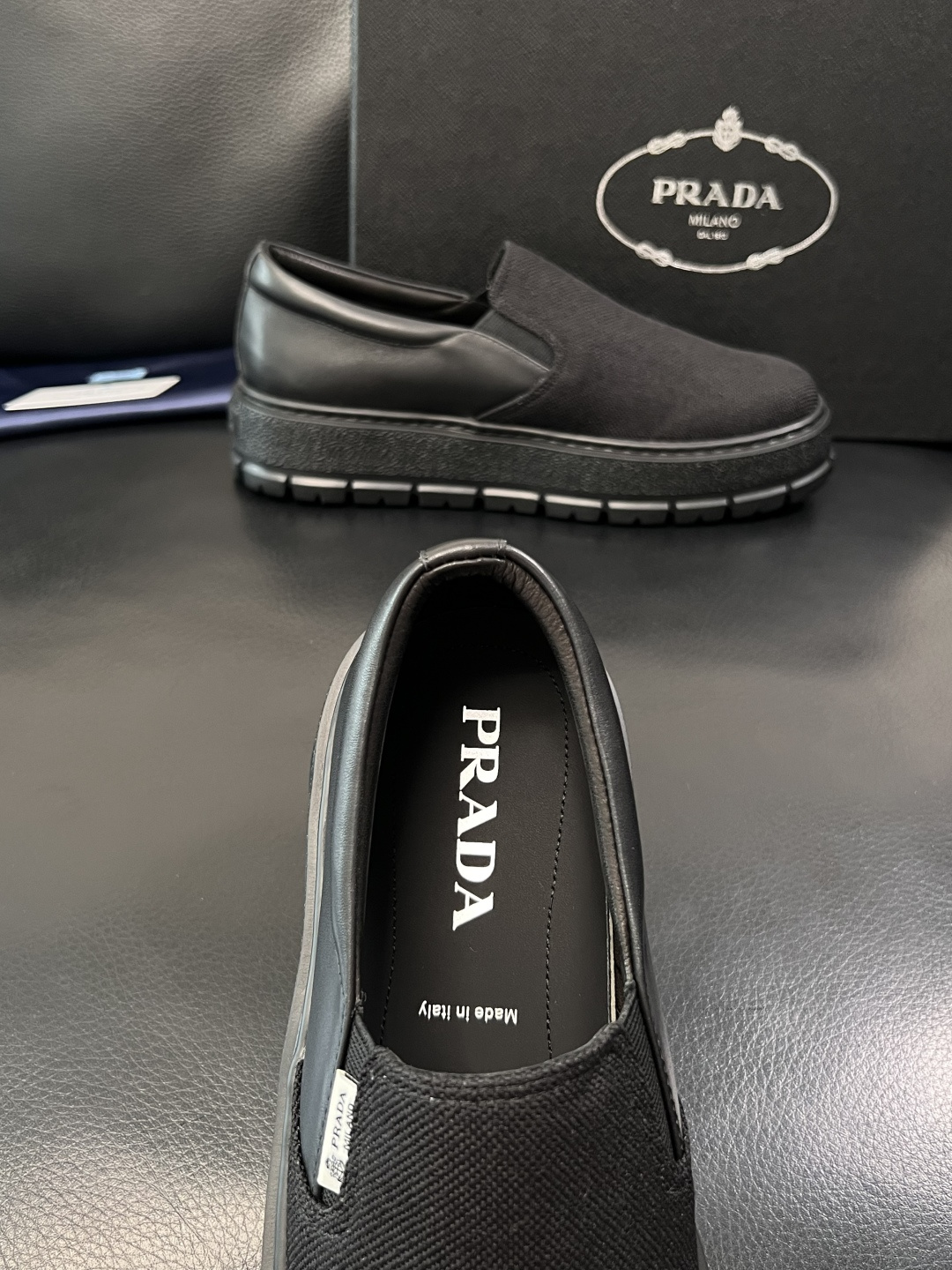 Prada  顶级工艺品，普拉达 专柜同步，原厂配置意大利进口牛皮拼布面料，进口牛皮内里垫，透气舒适，鞋