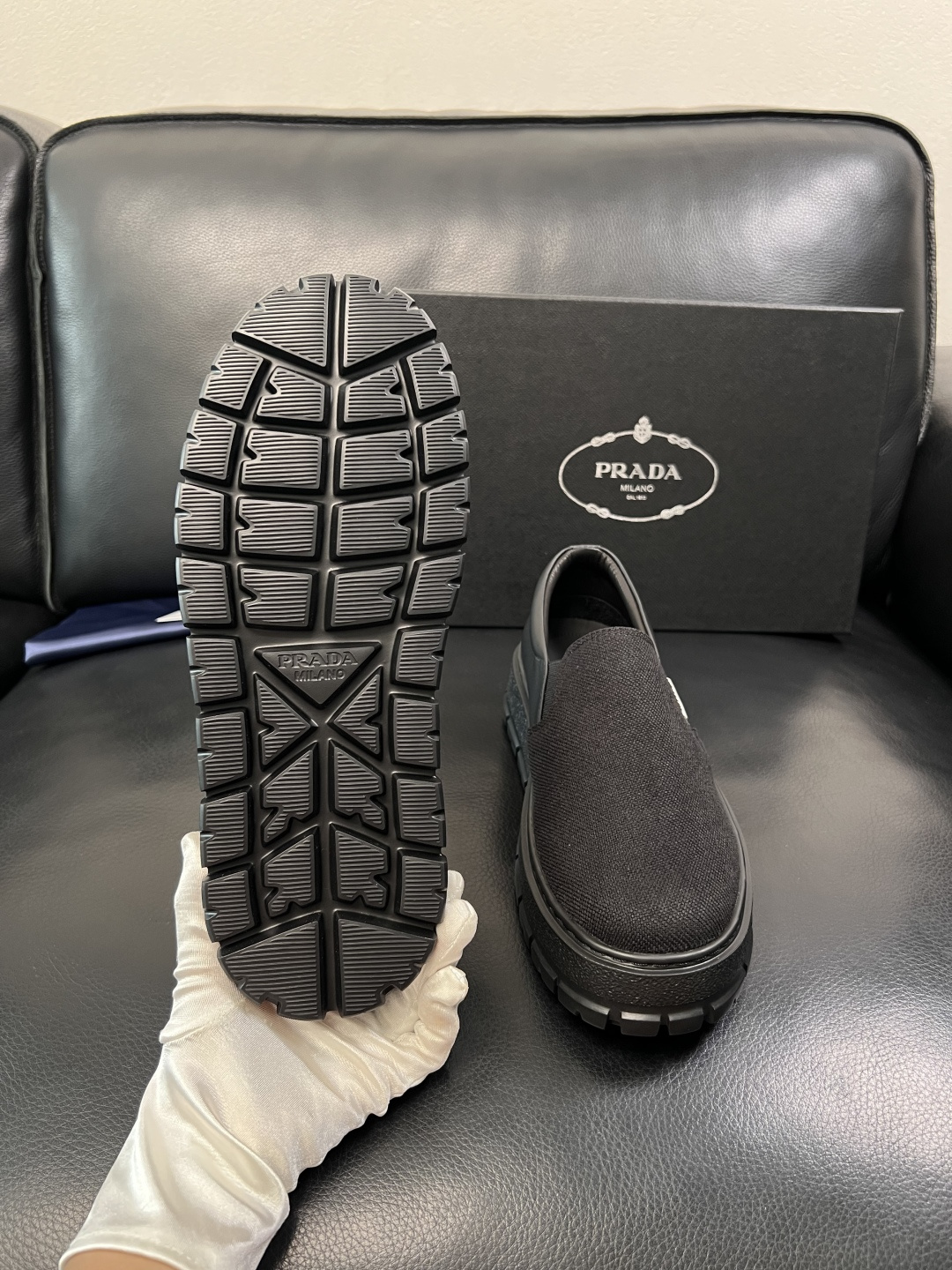 Prada  顶级工艺品，普拉达 专柜同步，原厂配置意大利进口牛皮拼布面料，进口牛皮内里垫，透气舒适，鞋
