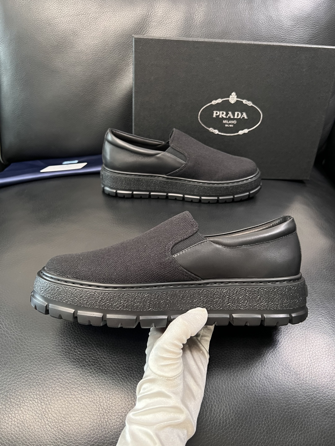 Prada  顶级工艺品，普拉达 专柜同步，原厂配置意大利进口牛皮拼布面料，进口牛皮内里垫，透气舒适，鞋