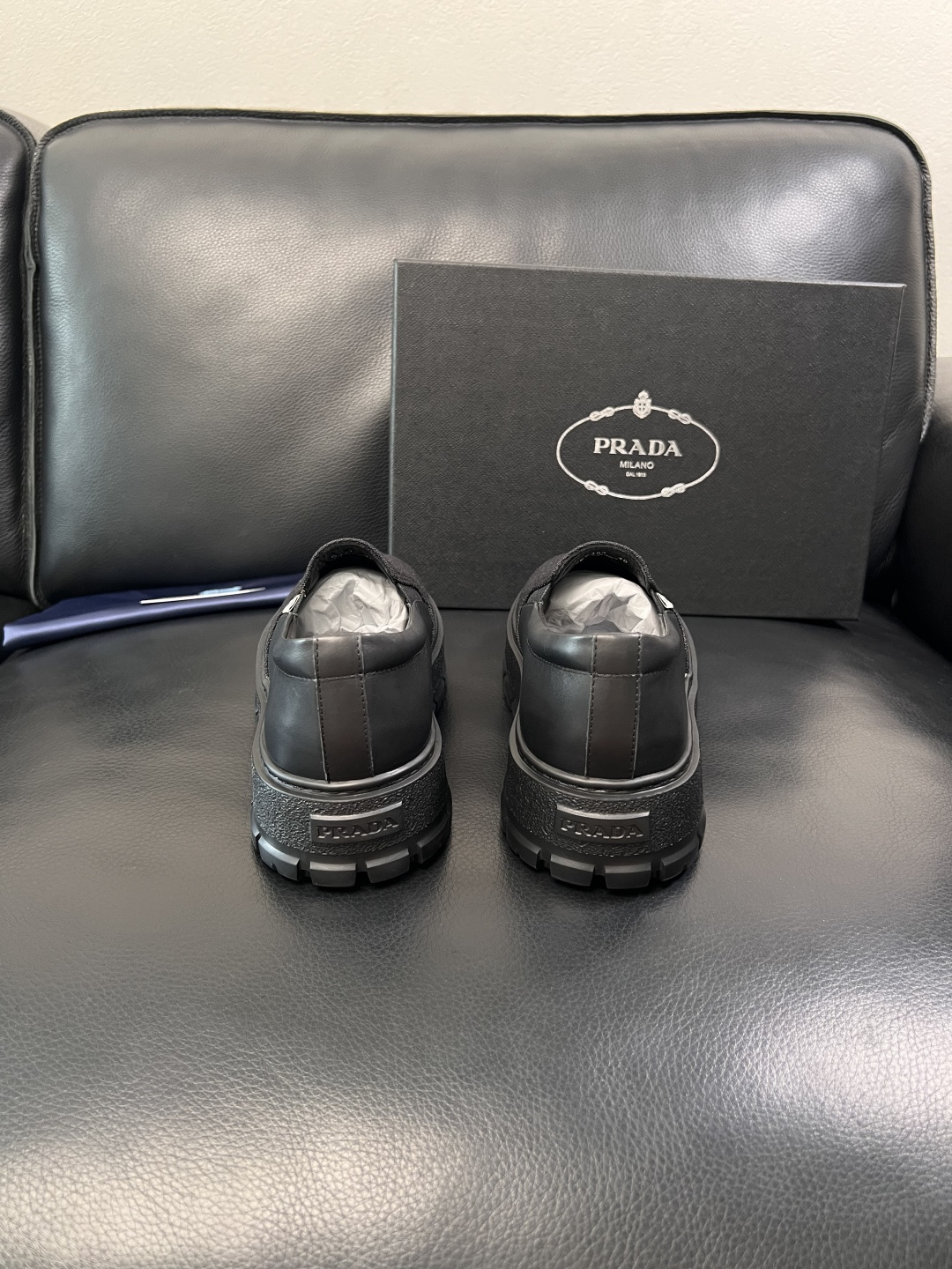 Prada  顶级工艺品，普拉达 专柜同步，原厂配置意大利进口牛皮拼布面料，进口牛皮内里垫，透气舒适，鞋