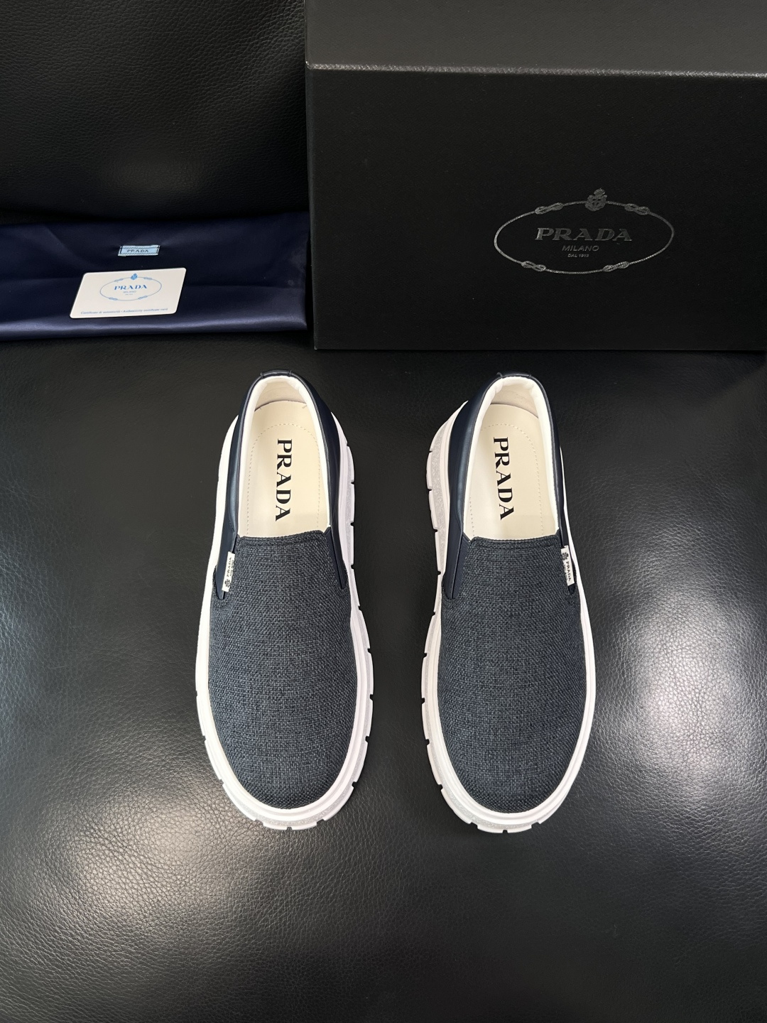 Prada  顶级工艺品，普拉达 专柜同步，原厂配置意大利进口牛皮拼布面料，进口牛皮内里垫，透气舒适，鞋