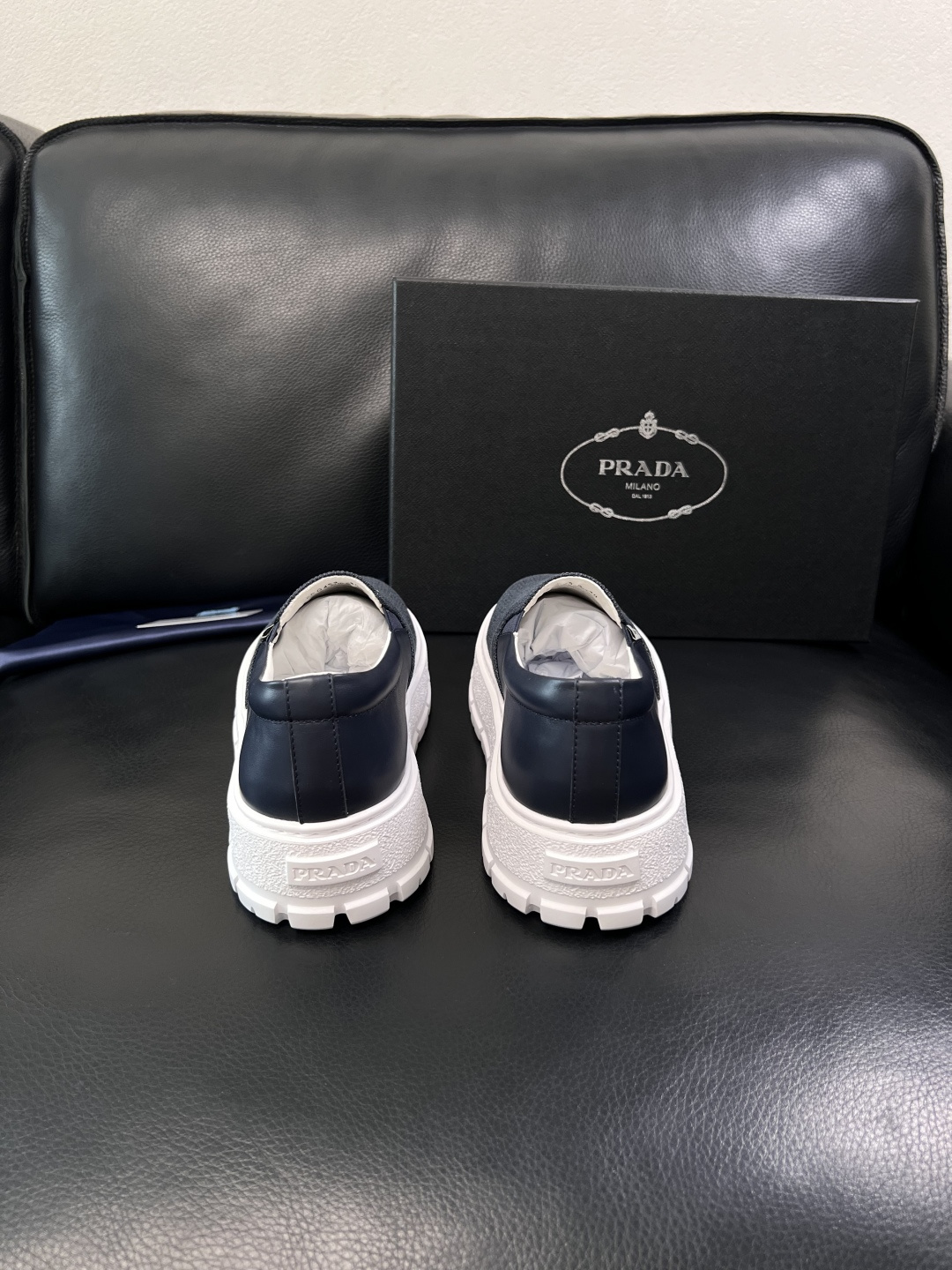 Prada  顶级工艺品，普拉达 专柜同步，原厂配置意大利进口牛皮拼布面料，进口牛皮内里垫，透气舒适，鞋