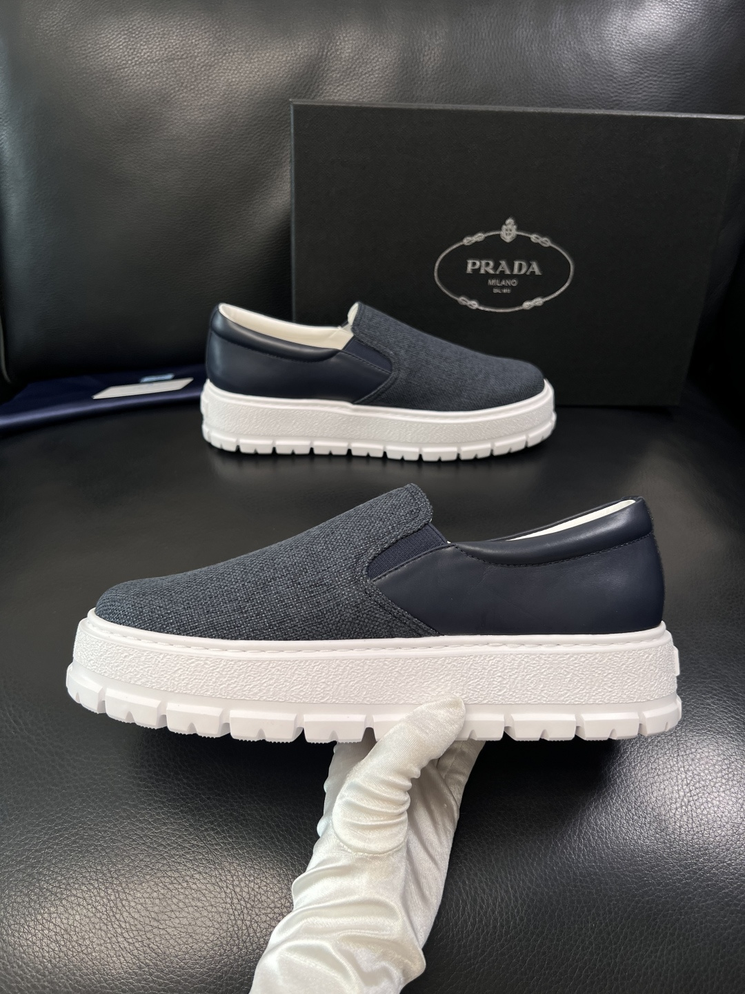 Prada  顶级工艺品，普拉达 专柜同步，原厂配置意大利进口牛皮拼布面料，进口牛皮内里垫，透气舒适，鞋