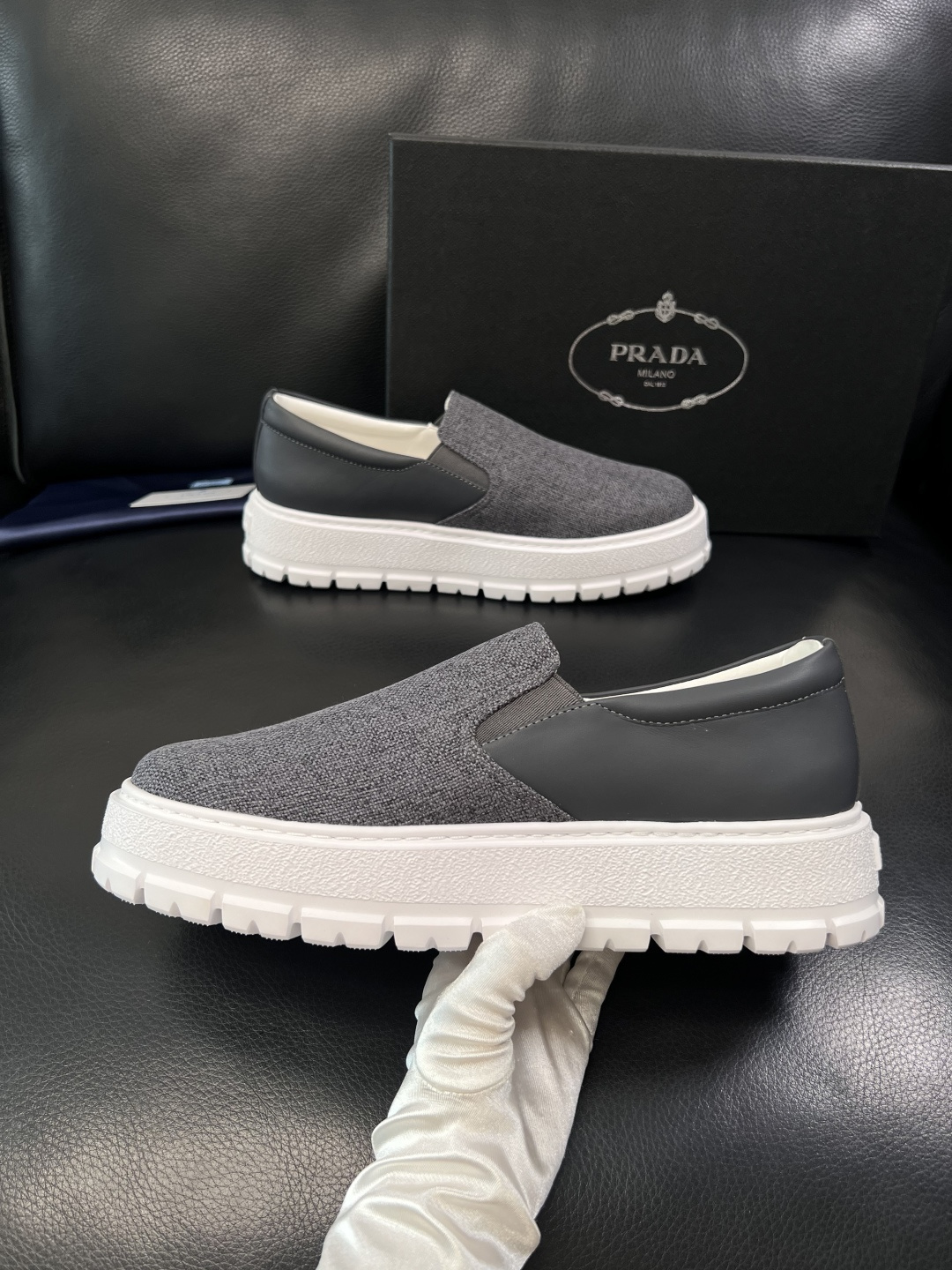 Prada  顶级工艺品，普拉达 专柜同步，原厂配置意大利进口牛皮拼布面料，进口牛皮内里垫，透气舒适，鞋