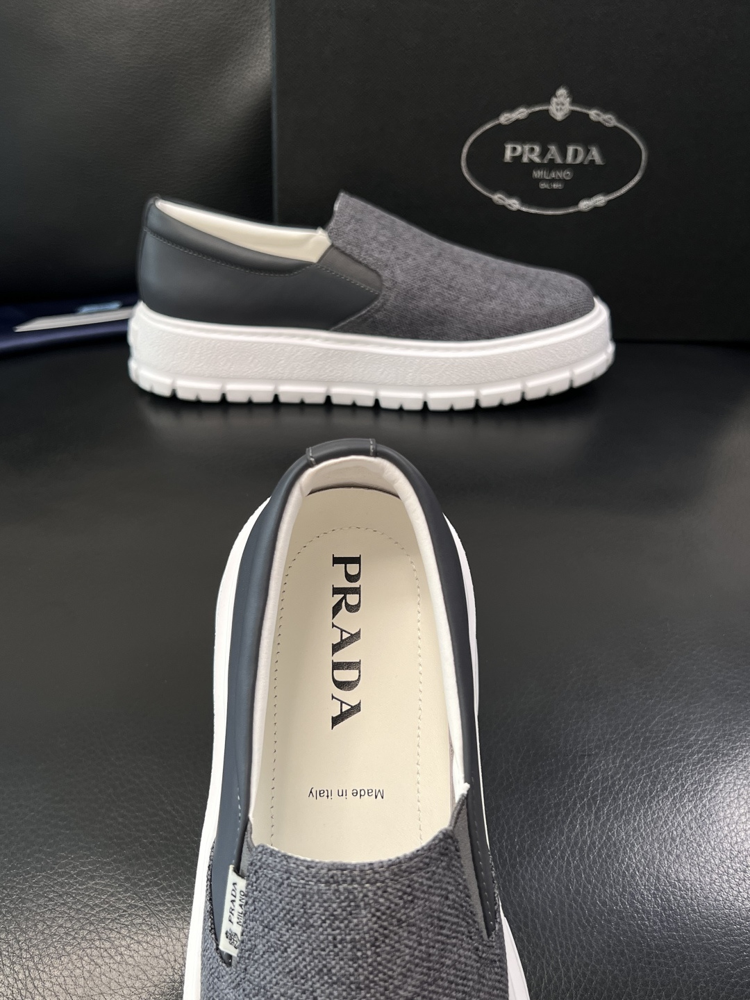 Prada  顶级工艺品，普拉达 专柜同步，原厂配置意大利进口牛皮拼布面料，进口牛皮内里垫，透气舒适，鞋