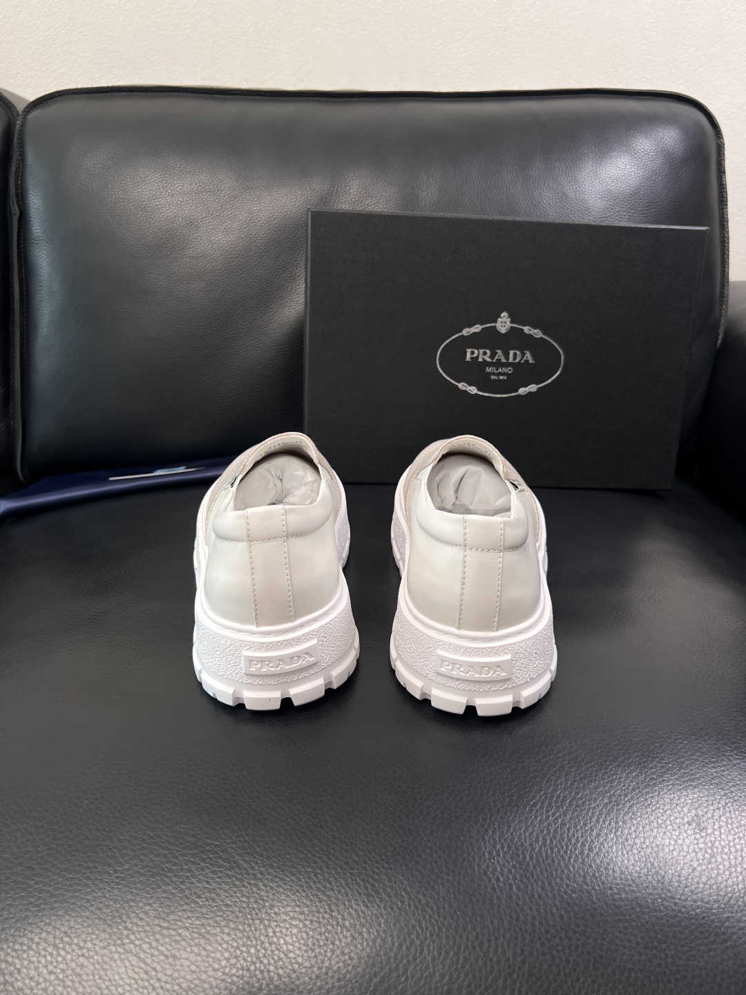 Prada  顶级工艺品，普拉达 专柜同步，原厂配置意大利进口牛皮拼布面料，进口牛皮内里垫，透气舒适，鞋