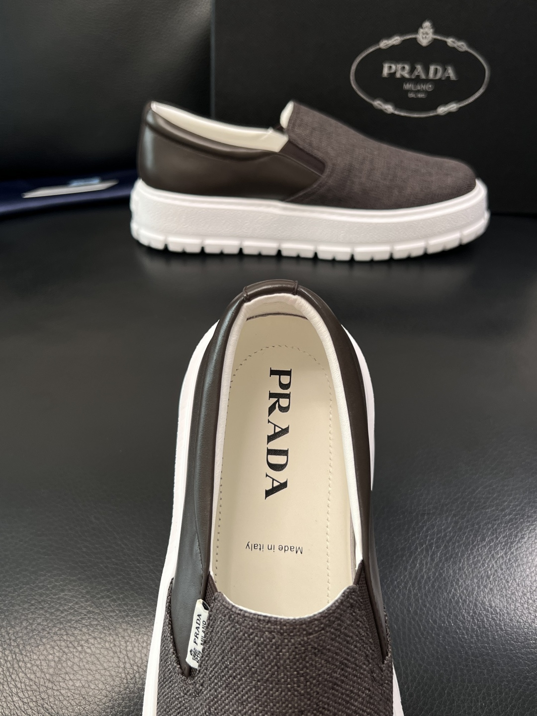 Prada  顶级工艺品，普拉达 专柜同步，原厂配置意大利进口牛皮拼布面料，进口牛皮内里垫，透气舒适，鞋
