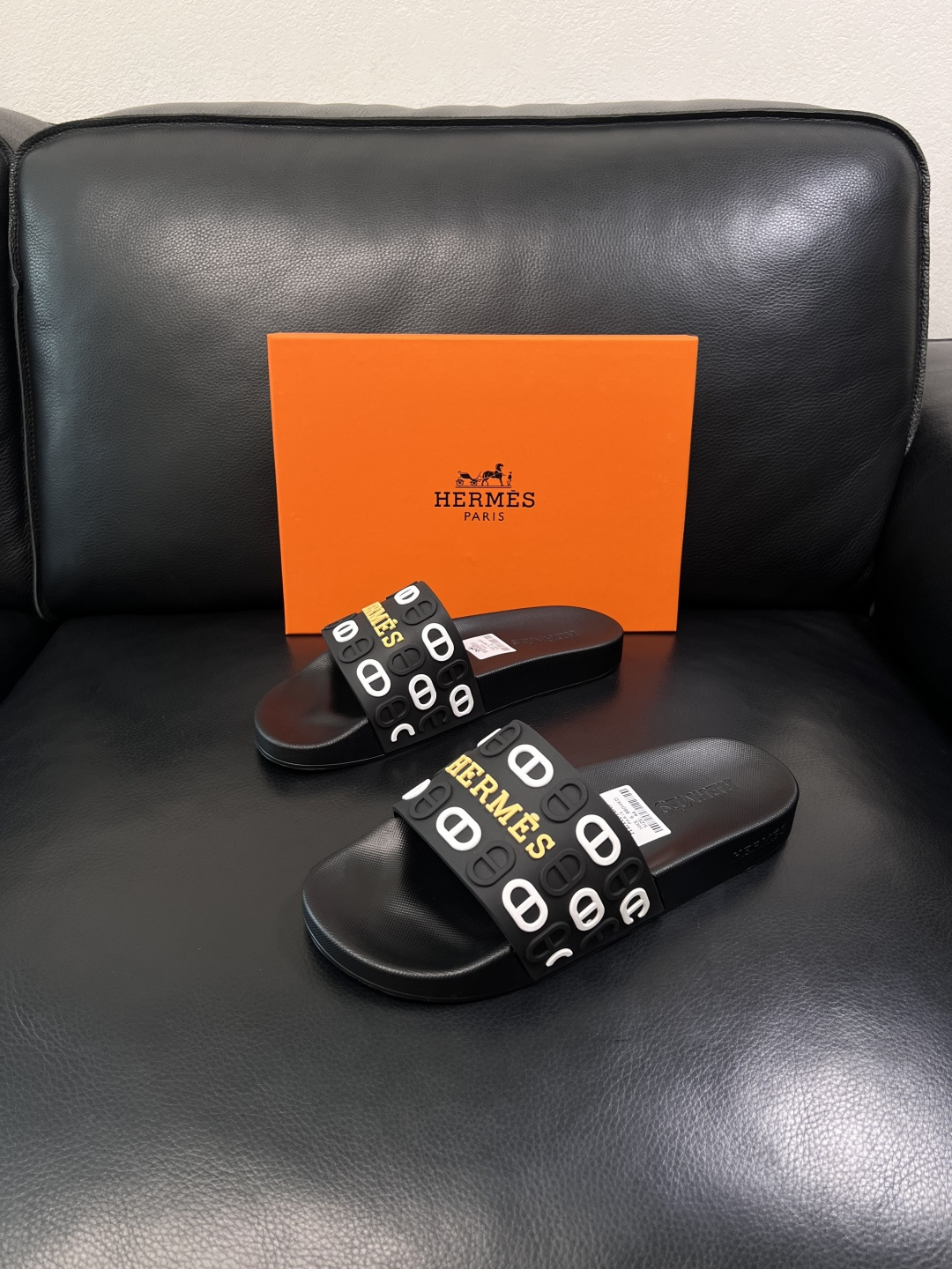 Hermes  高品质  顶级工艺品  爱马仕 拖鞋专柜同步发售原厂配置，意大利进口原版面料，高品质拼接