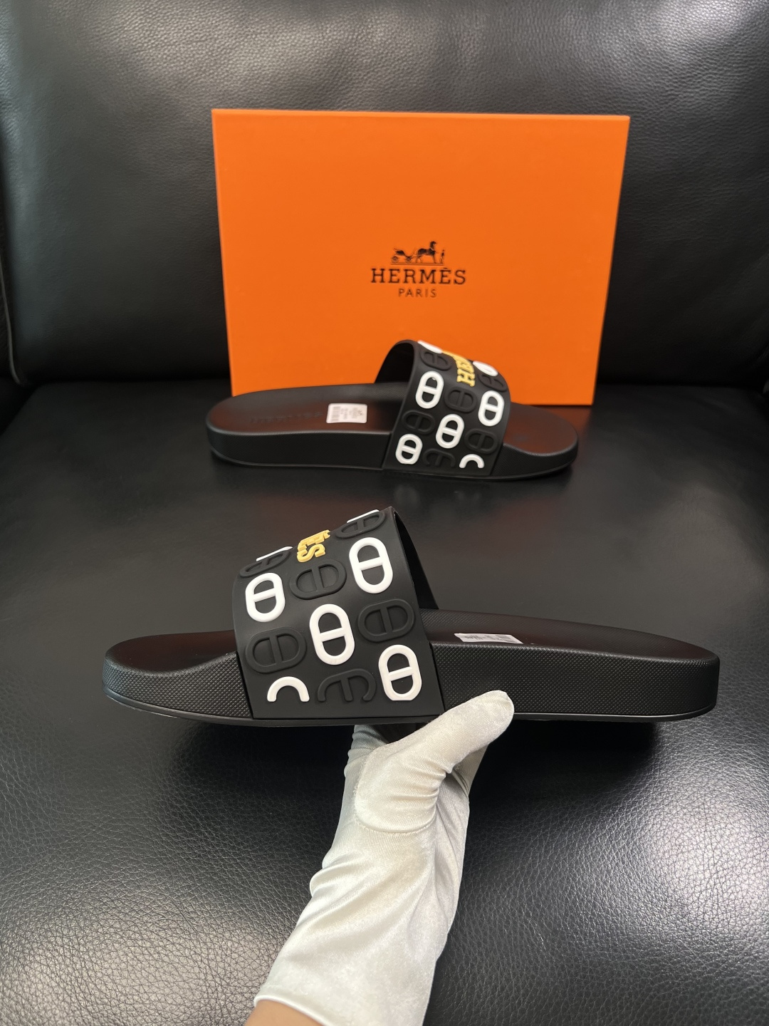 Hermes  高品质  顶级工艺品  爱马仕 拖鞋专柜同步发售原厂配置，意大利进口原版面料，高品质拼接