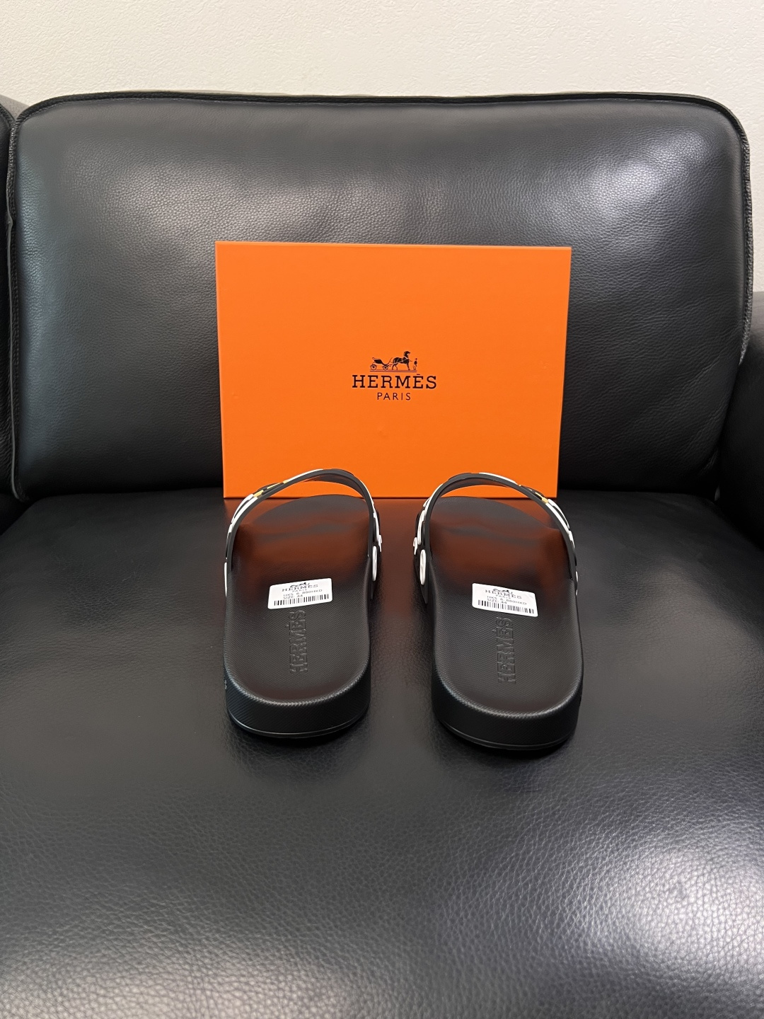 Hermes  高品质  顶级工艺品  爱马仕 拖鞋专柜同步发售原厂配置，意大利进口原版面料，高品质拼接