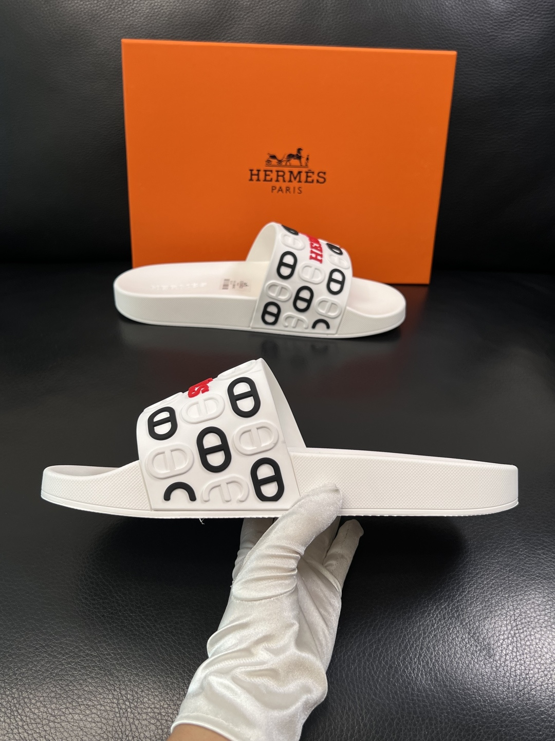 Hermes  高品质  顶级工艺品  爱马仕 拖鞋专柜同步发售原厂配置，意大利进口原版面料，高品质拼接
