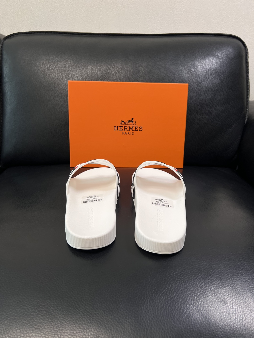 Hermes  高品质  顶级工艺品  爱马仕 拖鞋专柜同步发售原厂配置，意大利进口原版面料，高品质拼接