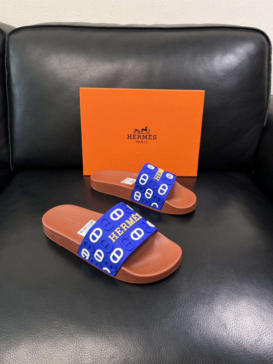 Hermes  高品质  顶级工艺品  爱马仕 拖鞋专柜同步发售原厂配置，意大利进口原版面料，高品质拼接