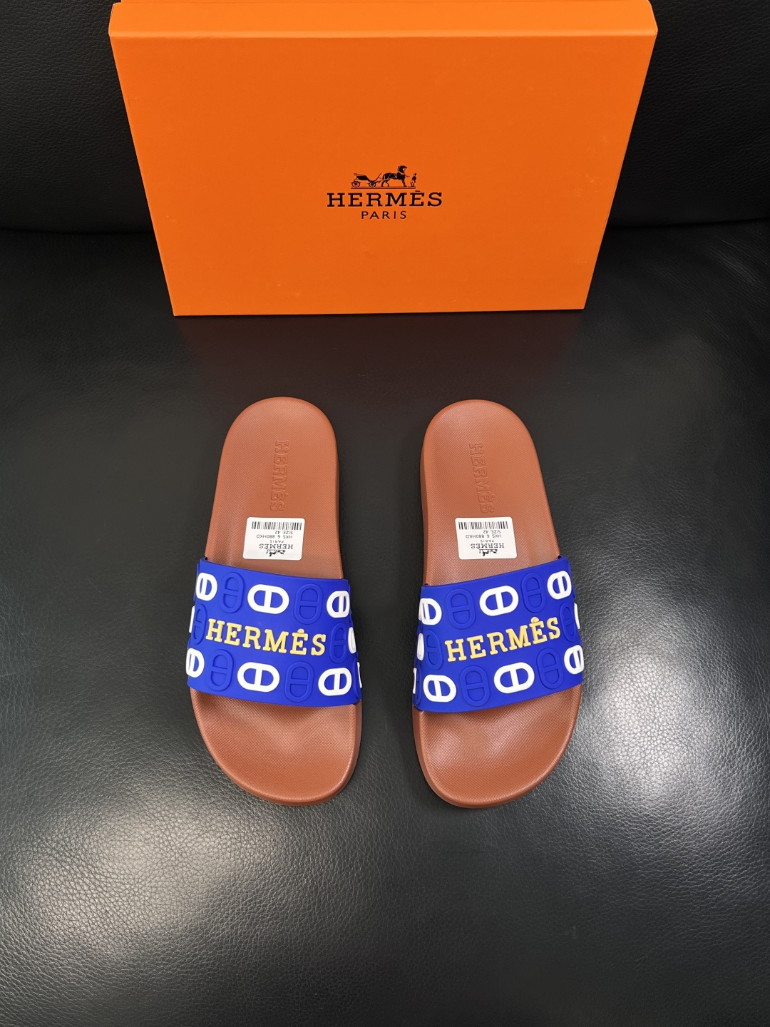 Hermes  高品质  顶级工艺品  爱马仕 拖鞋专柜同步发售原厂配置，意大利进口原版面料，高品质拼接
