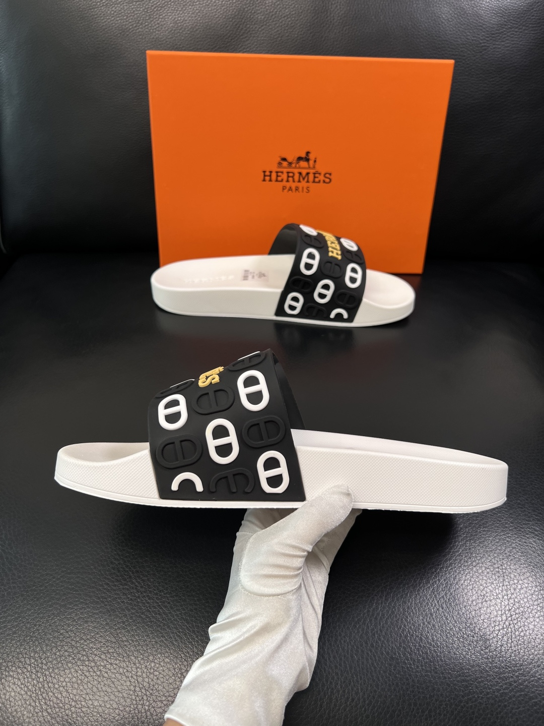 Hermes  高品质  顶级工艺品  爱马仕 拖鞋专柜同步发售原厂配置，意大利进口原版面料，高品质拼接