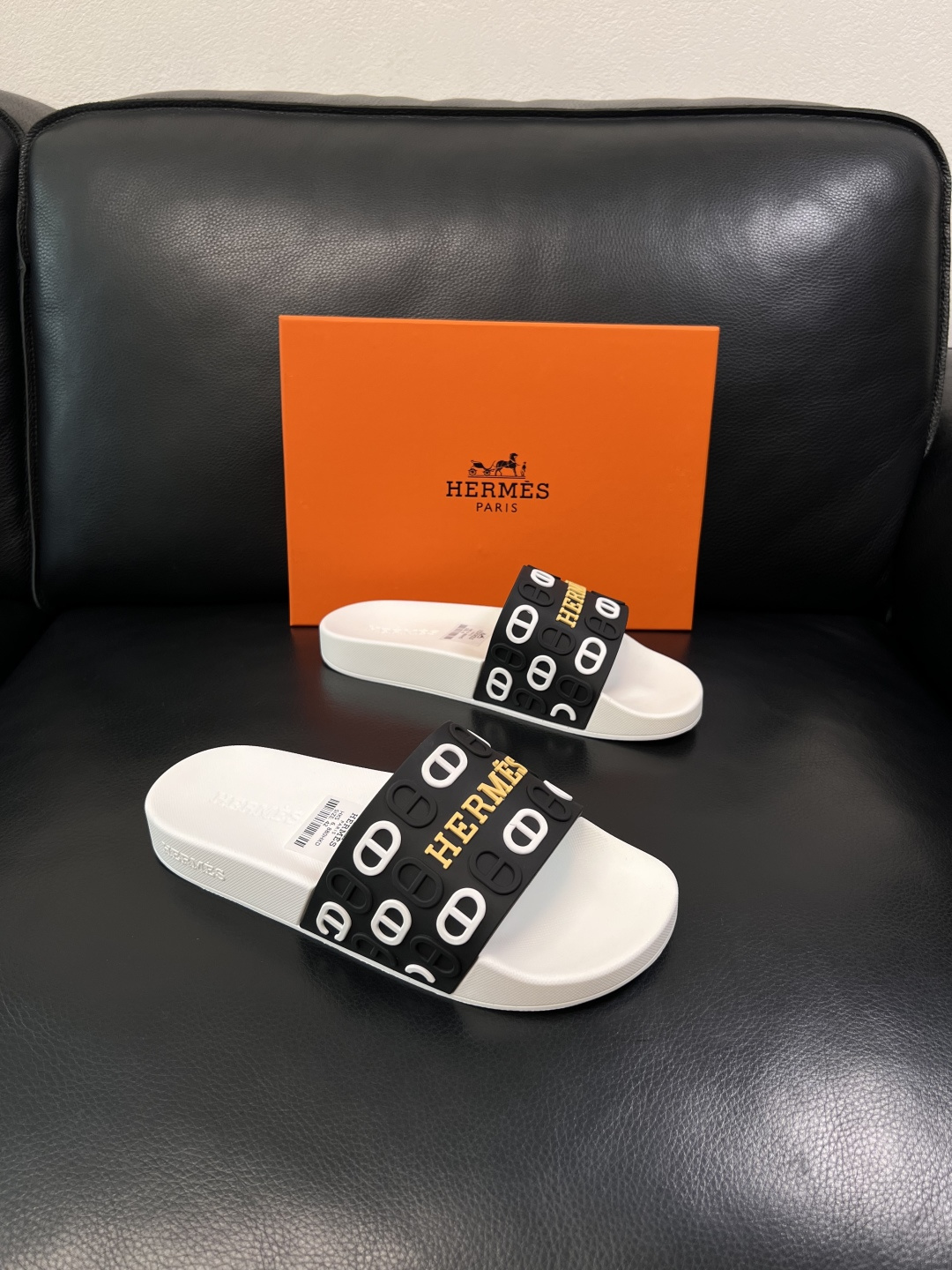 Hermes  高品质  顶级工艺品  爱马仕 拖鞋专柜同步发售原厂配置，意大利进口原版面料，高品质拼接
