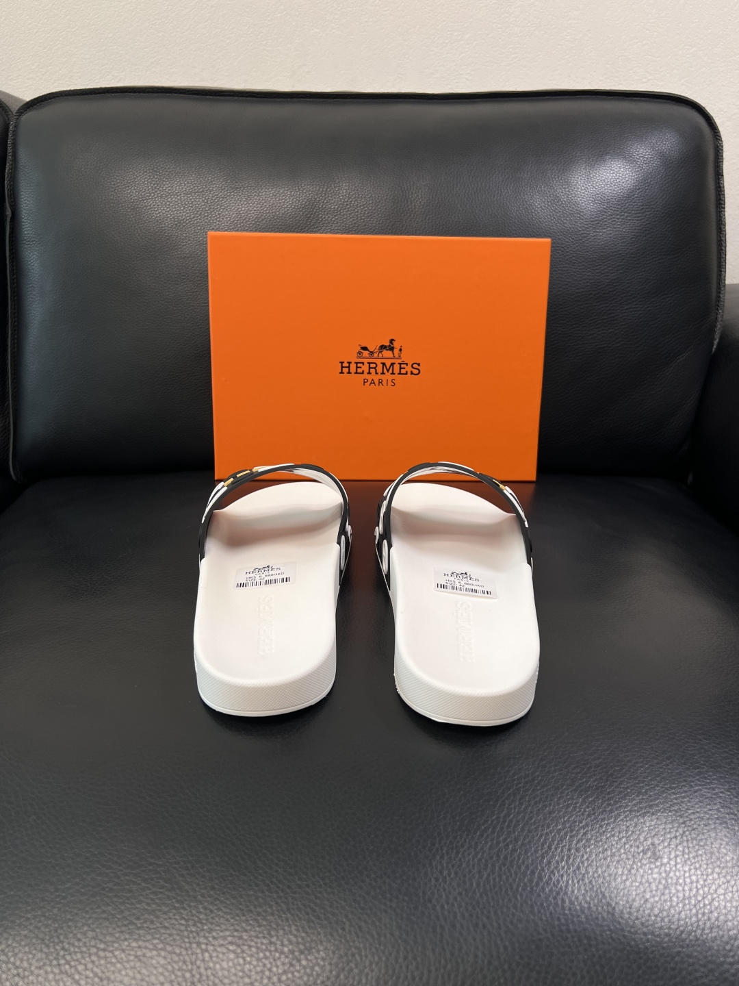 Hermes  高品质  顶级工艺品  爱马仕 拖鞋专柜同步发售原厂配置，意大利进口原版面料，高品质拼接