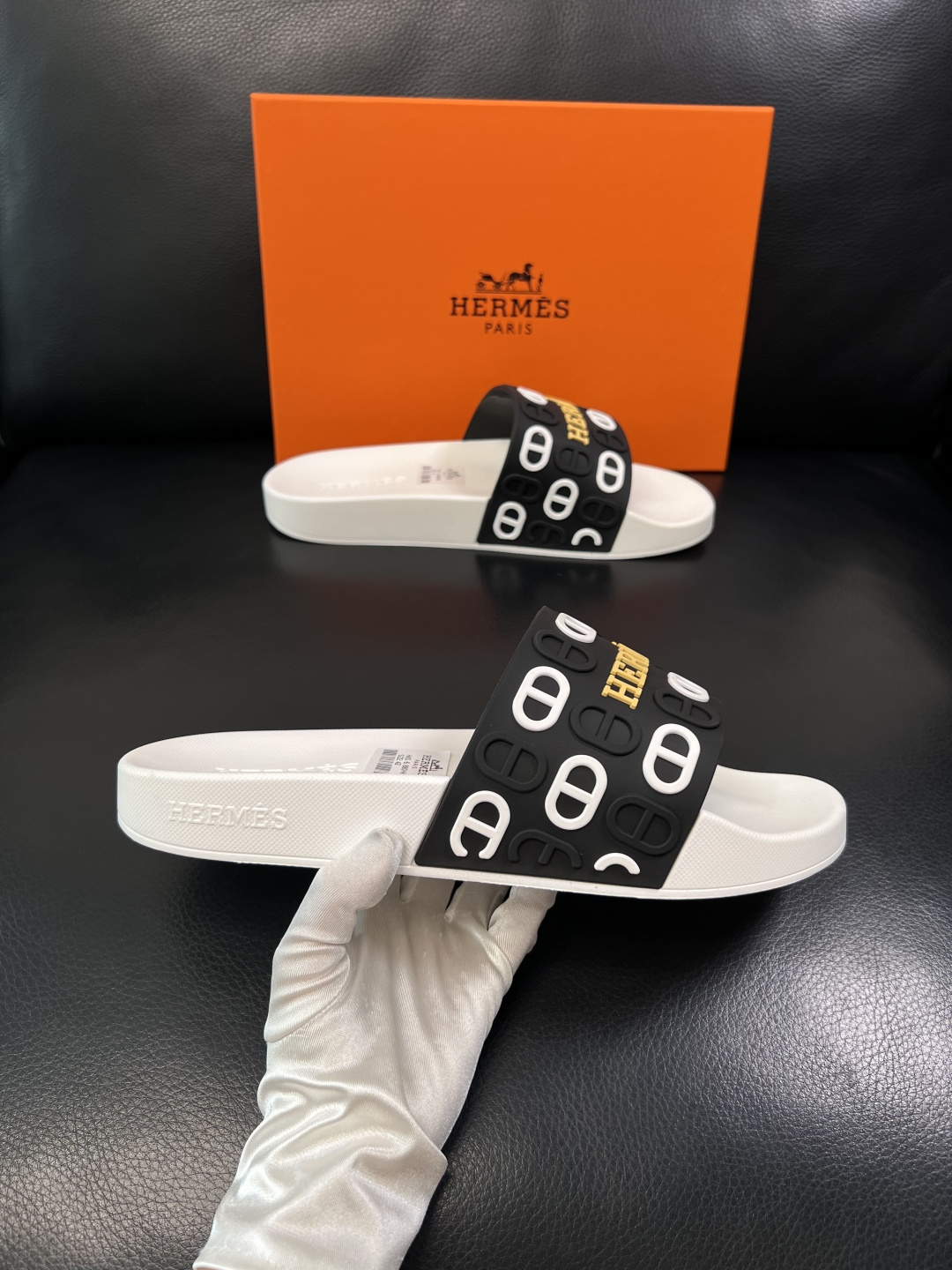 Hermes  高品质  顶级工艺品  爱马仕 拖鞋专柜同步发售原厂配置，意大利进口原版面料，高品质拼接