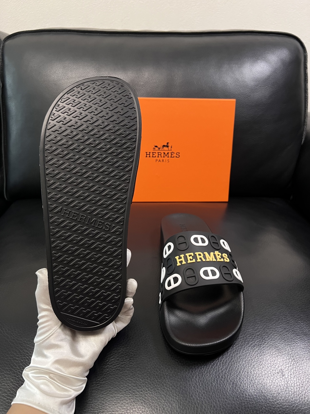 Hermes  高品质  顶级工艺品  爱马仕 拖鞋专柜同步发售原厂配置，意大利进口原版面料，高品质拼接