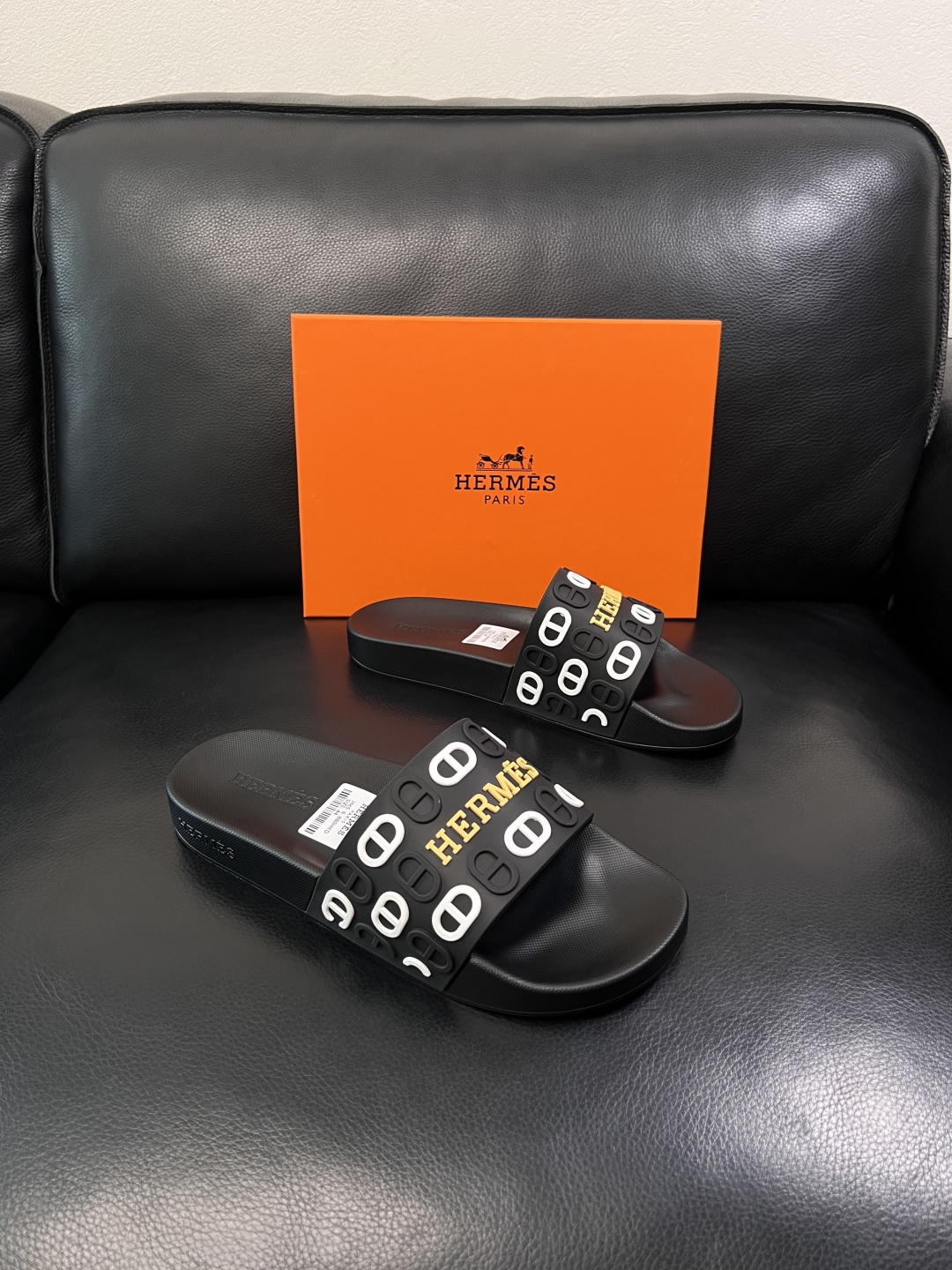 Hermes  高品质  顶级工艺品  爱马仕 拖鞋专柜同步发售原厂配置，意大利进口原版面料，高品质拼接