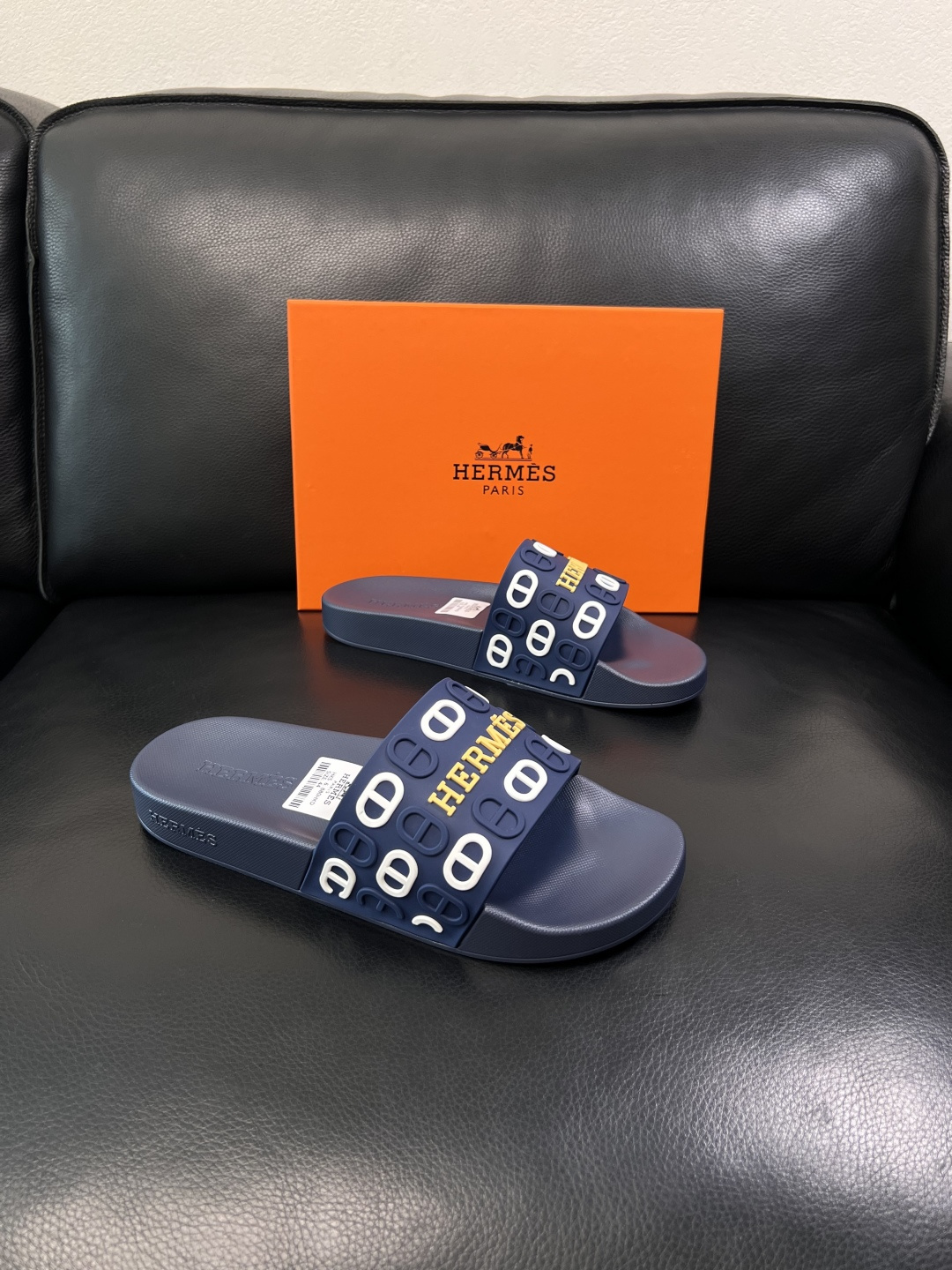 Hermes  高品质  顶级工艺品  爱马仕 拖鞋专柜同步发售原厂配置，意大利进口原版面料，高品质拼接