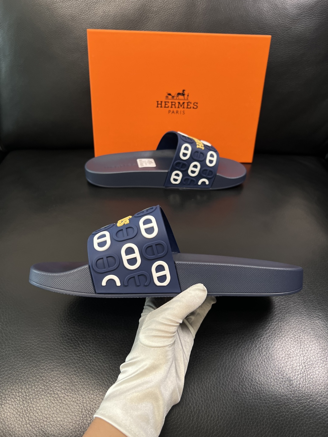 Hermes  高品质  顶级工艺品  爱马仕 拖鞋专柜同步发售原厂配置，意大利进口原版面料，高品质拼接