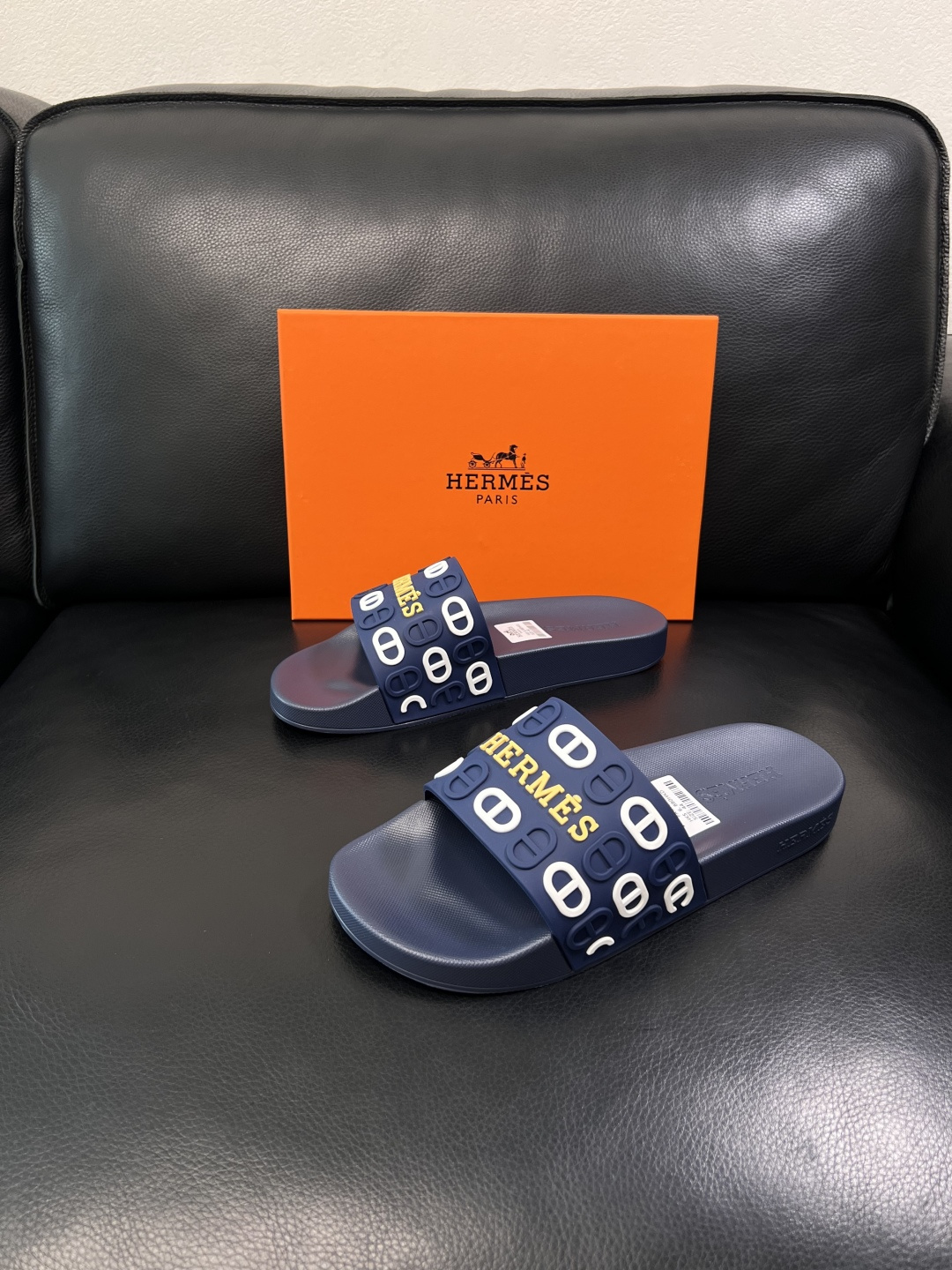 Hermes  高品质  顶级工艺品  爱马仕 拖鞋专柜同步发售原厂配置，意大利进口原版面料，高品质拼接