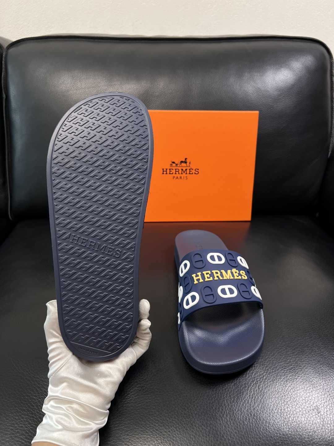Hermes  高品质  顶级工艺品  爱马仕 拖鞋专柜同步发售原厂配置，意大利进口原版面料，高品质拼接