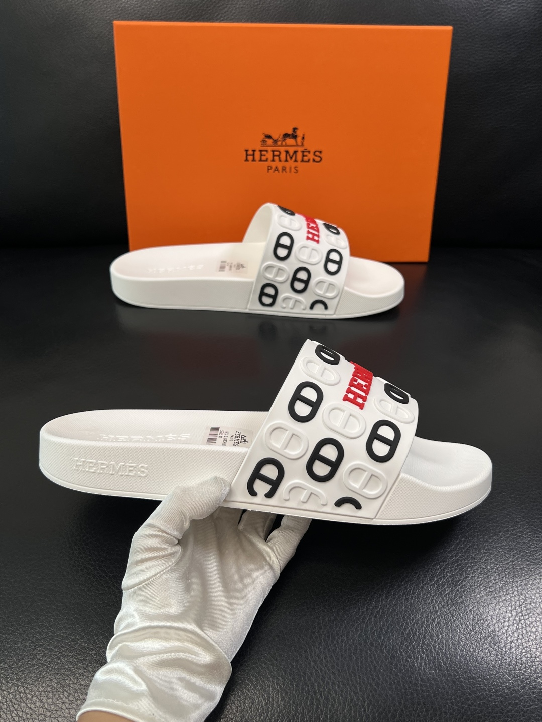 Hermes  高品质  顶级工艺品  爱马仕 拖鞋专柜同步发售原厂配置，意大利进口原版面料，高品质拼接