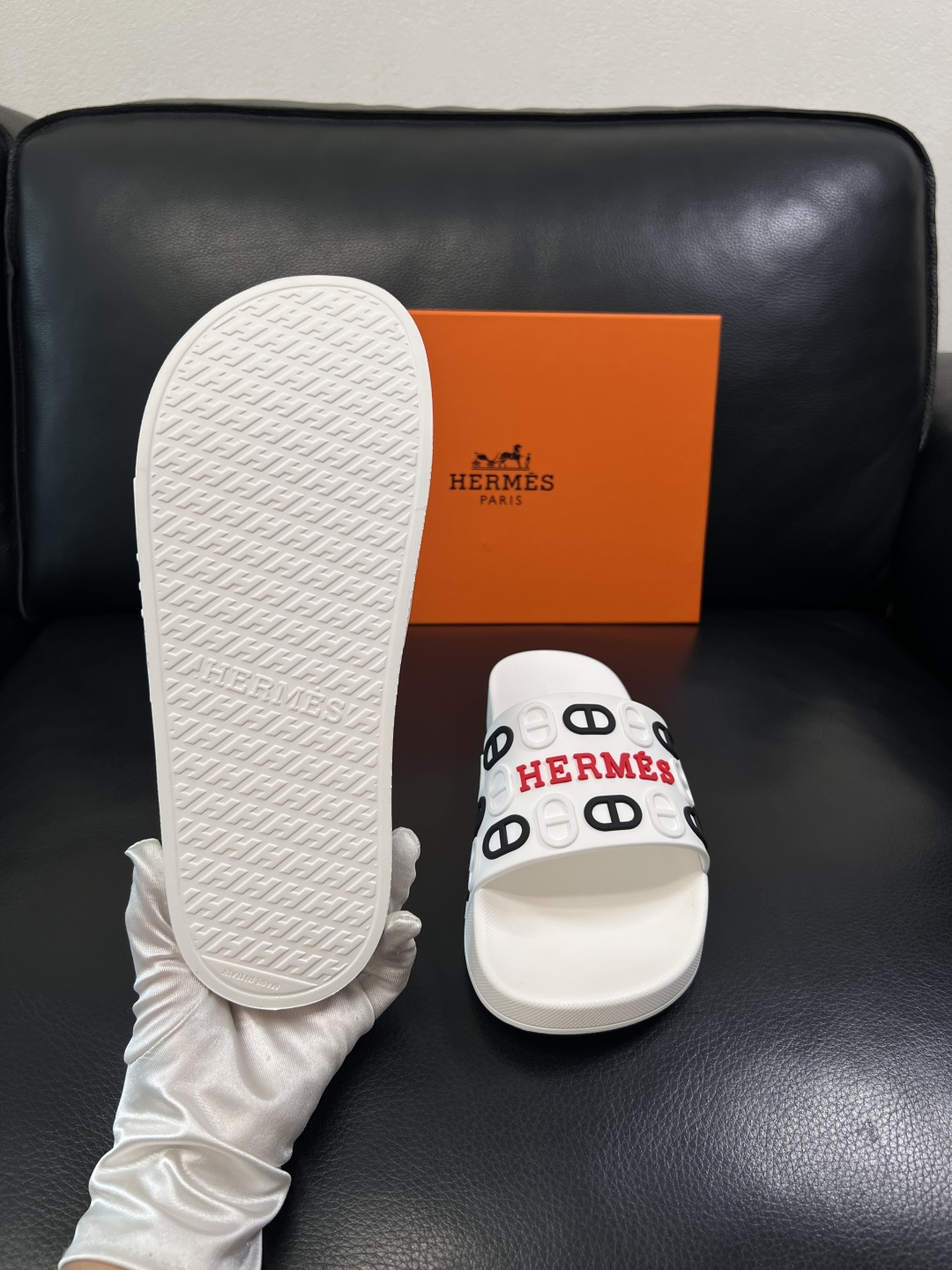 Hermes  高品质  顶级工艺品  爱马仕 拖鞋专柜同步发售原厂配置，意大利进口原版面料，高品质拼接