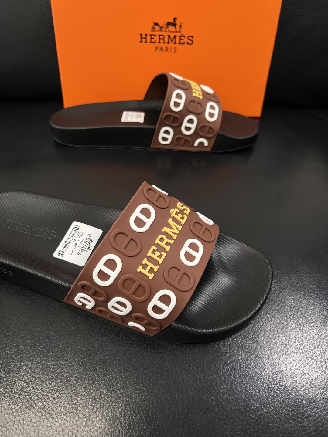 Hermes  高品质  顶级工艺品  爱马仕 拖鞋专柜同步发售原厂配置，意大利进口原版面料，高品质拼接