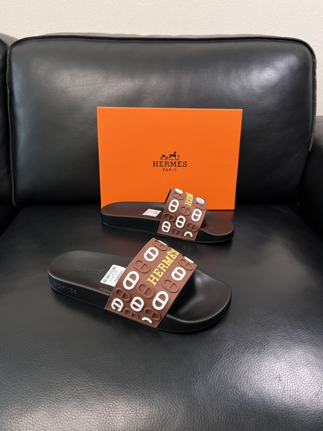 Hermes  高品质  顶级工艺品  爱马仕 拖鞋专柜同步发售原厂配置，意大利进口原版面料，高品质拼接
